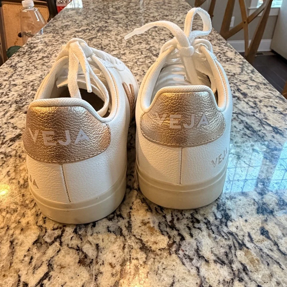 VEJA Campo Women’s Sneakers - Picture 2 of 5